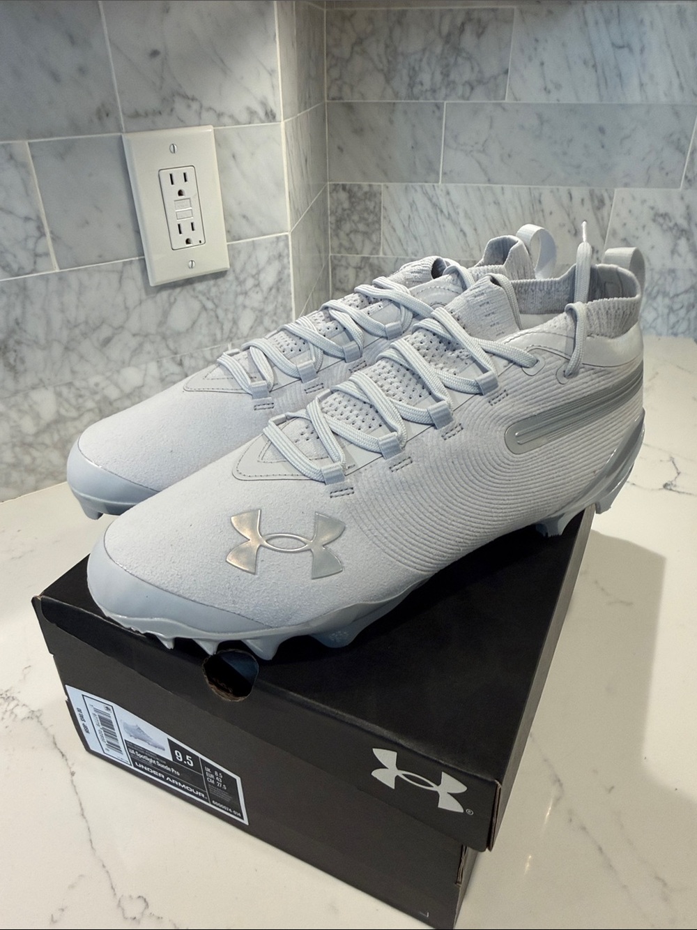 Under Armour Men’s Light Gray Athletic Football Cleats